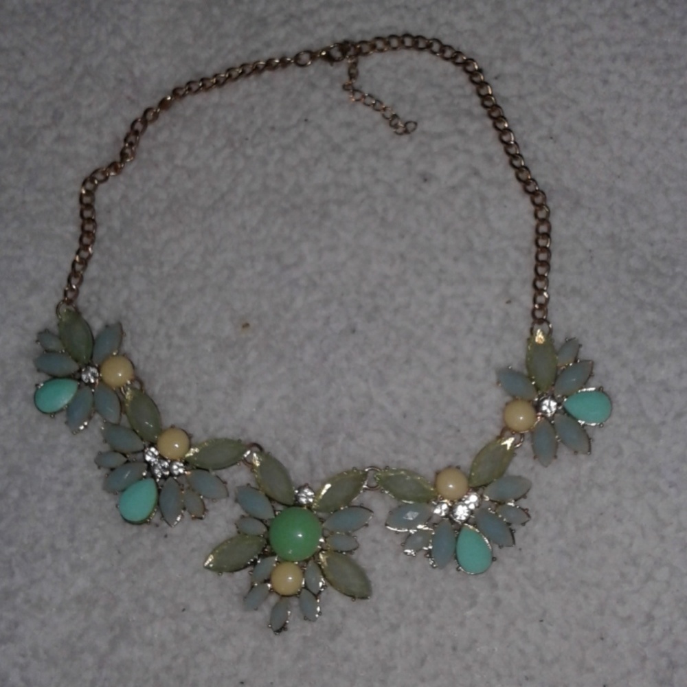 Green statement necklace